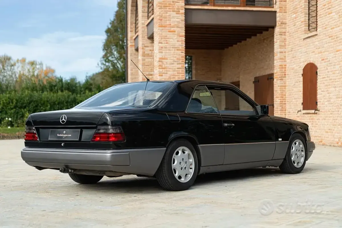 Usata Mercedes 200 122 CV (89 kW) 1990 Nero Coupé