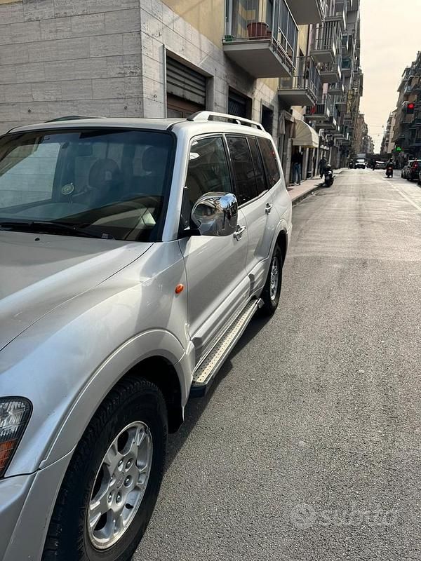Usata Mitsubishi Pajero 160 CV (117 kW) 2002 Grigio SUV