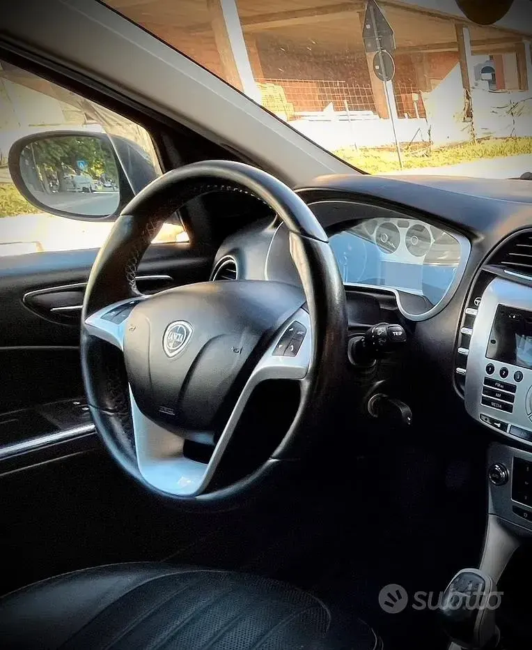 Usata Lancia Delta 90 CV (66 kW) 2013 Grigio Utilitaria