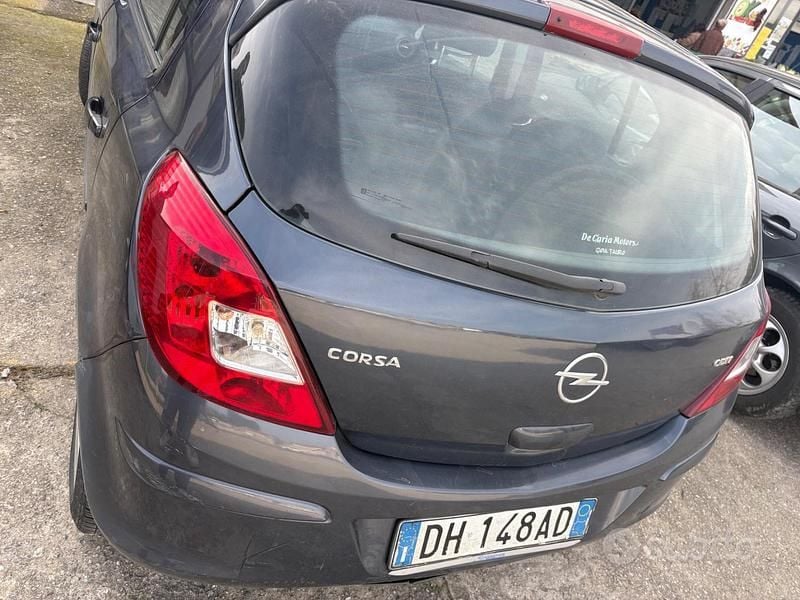 Usata Opel Corsa 90 CV (66 kW) 2010 Blu Utilitaria