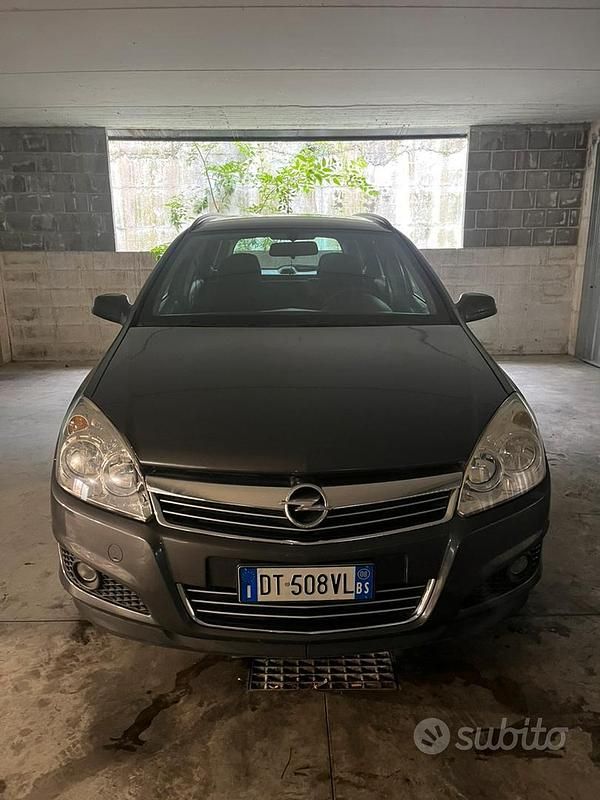 Usata Opel Astra Elegance 101 CV (74 kW) 2007 Grigio Station wagon