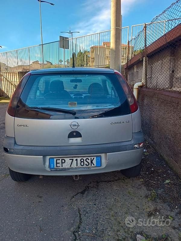 Usado Opel Corsa 75 CV (55 kW) 2003 Gris Utilitario