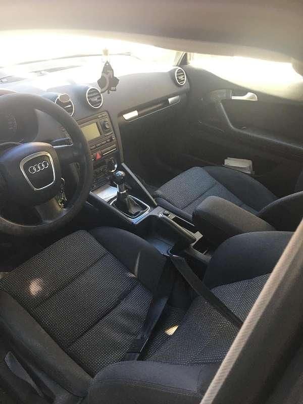 Nero Usata 2009 Audi A3 Ambiente Tre volumi | 3900 € (Super prezzo) - Immagine 1/4