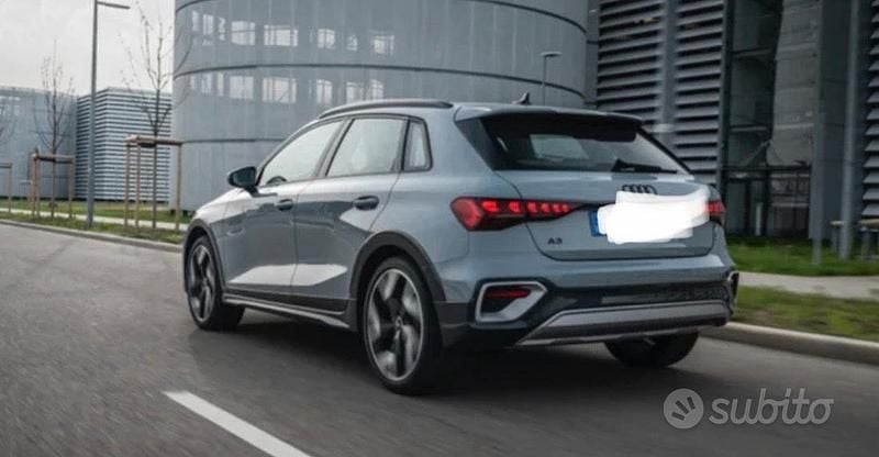 Nuova Audi A3 2025 Grigio Utilitaria