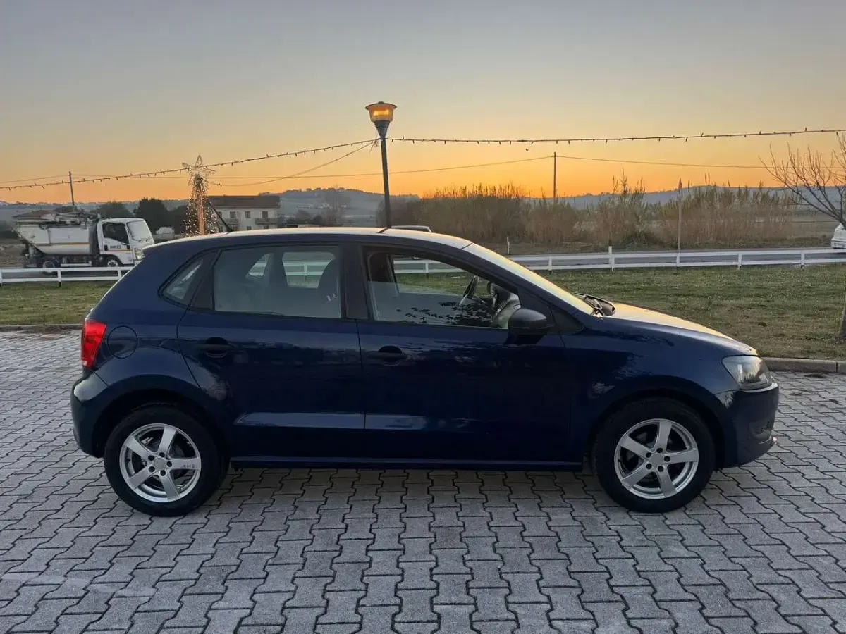 Begagnad VW Polo Comfortline 75 HK (55 kW) 2013 Grå Sedan