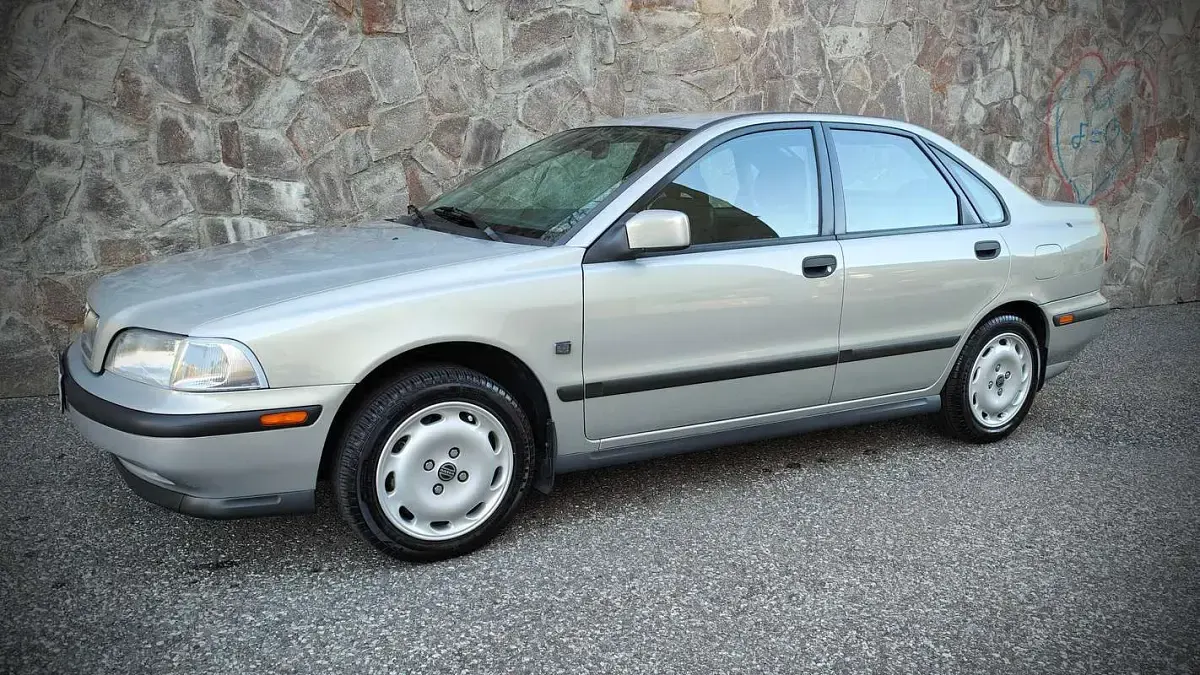 Usata Volvo S40 116 CV (85 kW) 1998 Argento Berlina