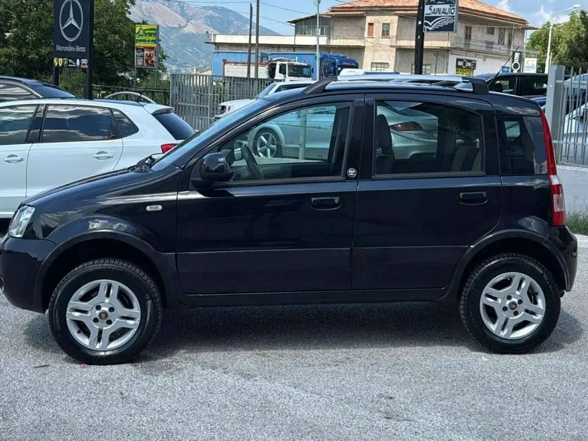 Usata Fiat Panda 4x4 Climbing 75 CV (55 kW) 2011 Nero Utilitaria
