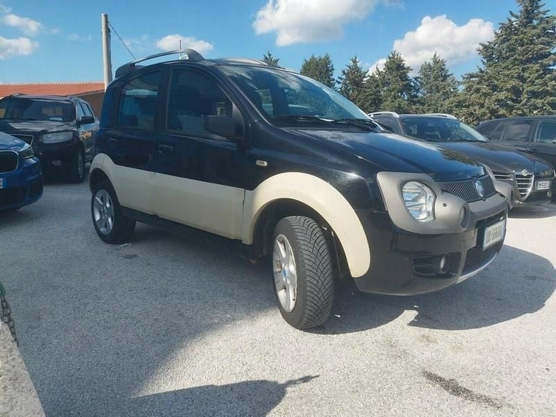 Usata Fiat Panda 4x4 Cross 69 CV (50 kW) 2006 Nero Utilitaria
