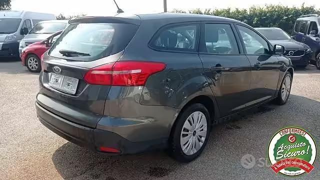 Begagnad Ford Focus Business Edition 120 HK (88 kW) 2018 Grå Kombi