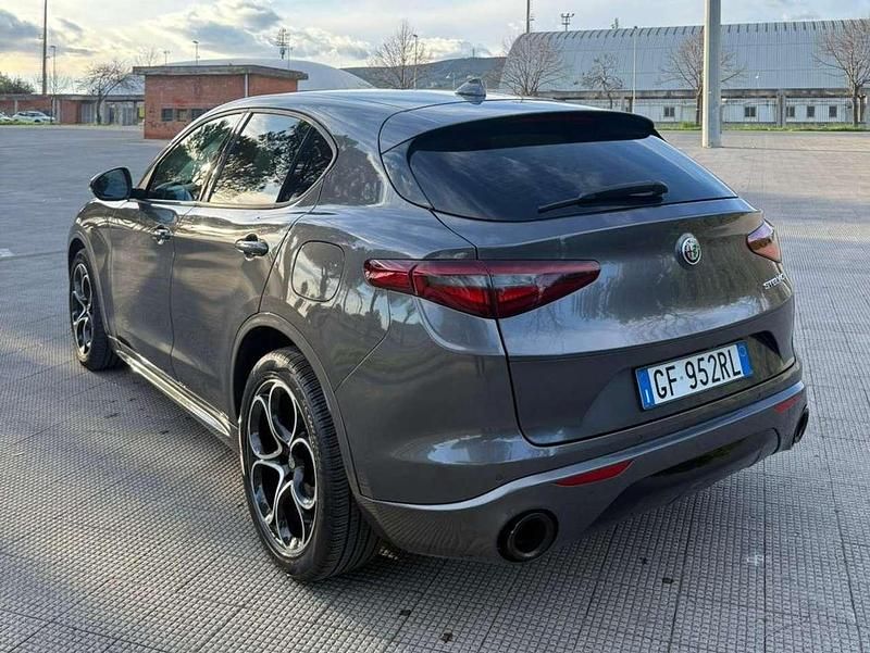 Usata Alfa Romeo Stelvio Business 160 CV (117 kW) 2021 Grigio vesuvio SUV