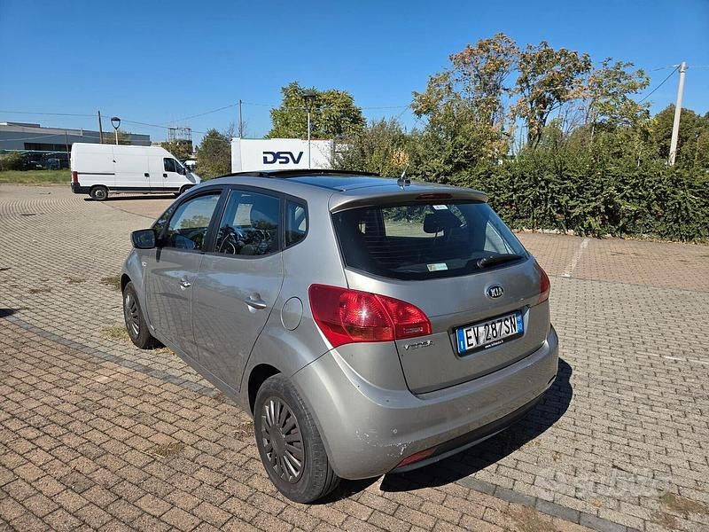 Usata Kia Venga Active 90 CV (66 kW) 2014 Beige Utilitaria