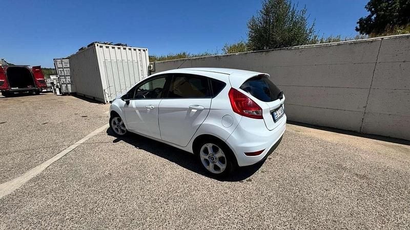 Usata Ford Fiesta Titanium 82 CV (60 kW) 2009 Bianco Berlina