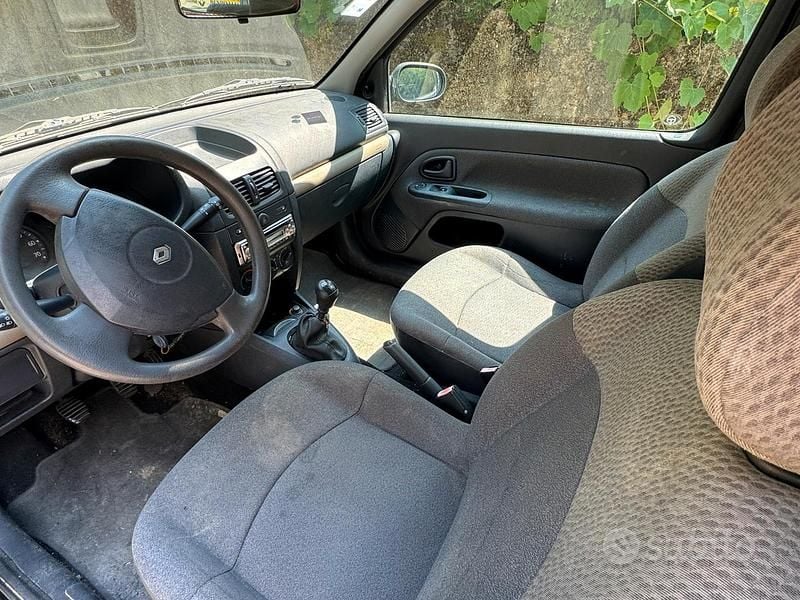 Usata Renault Clio II 48 CV (35 kW) 2004 Nero Utilitaria