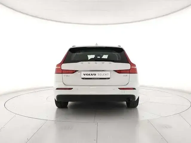 Usata Volvo V60 Momentum 150 CV (110 kW) 2020 Bianco Station wagon