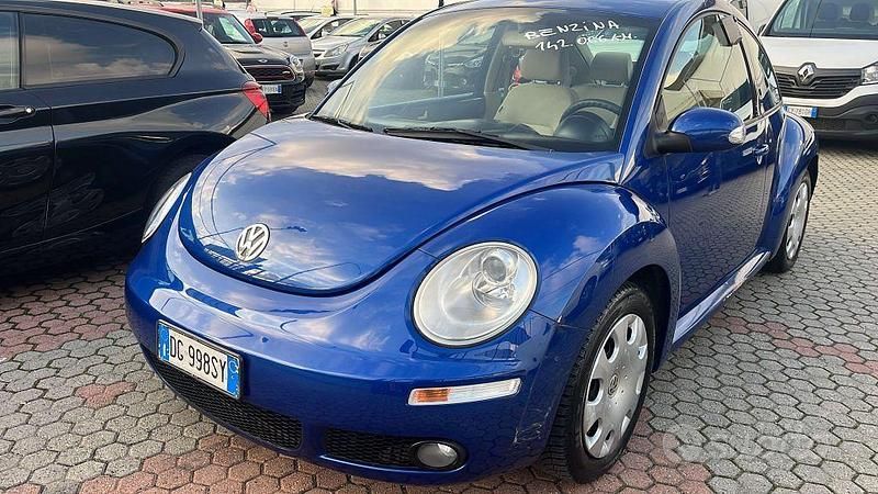 Usata VW New Beetle 102 CV (75 kW) 2007 Blu Utilitaria