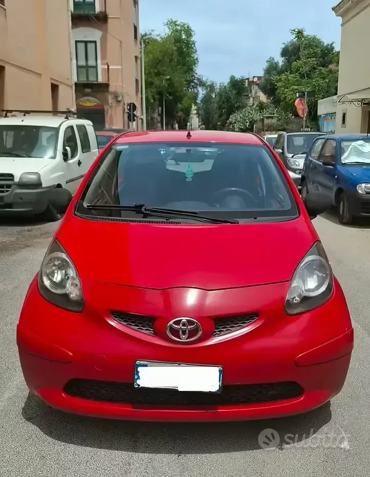 Usata Toyota Aygo 67 CV (49 kW) 2007 Rosso Utilitaria