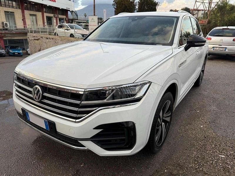 Biały Używany 2018 VW Touareg R-line SUV | 39.499 € (Uczciwa cena) - Obraz 1/4