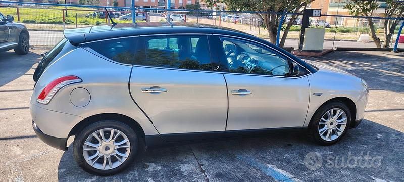 Usata Lancia Delta 105 CV (77 kW) 2012 Grigio Utilitaria