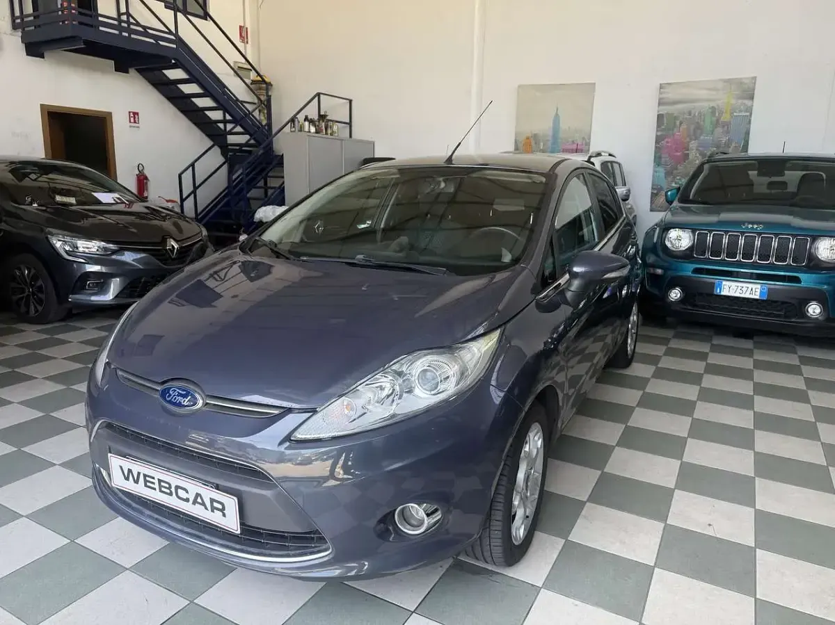 Usata Ford Fiesta Business Edition 69 CV (50 kW) 2012 Grigio Berlina