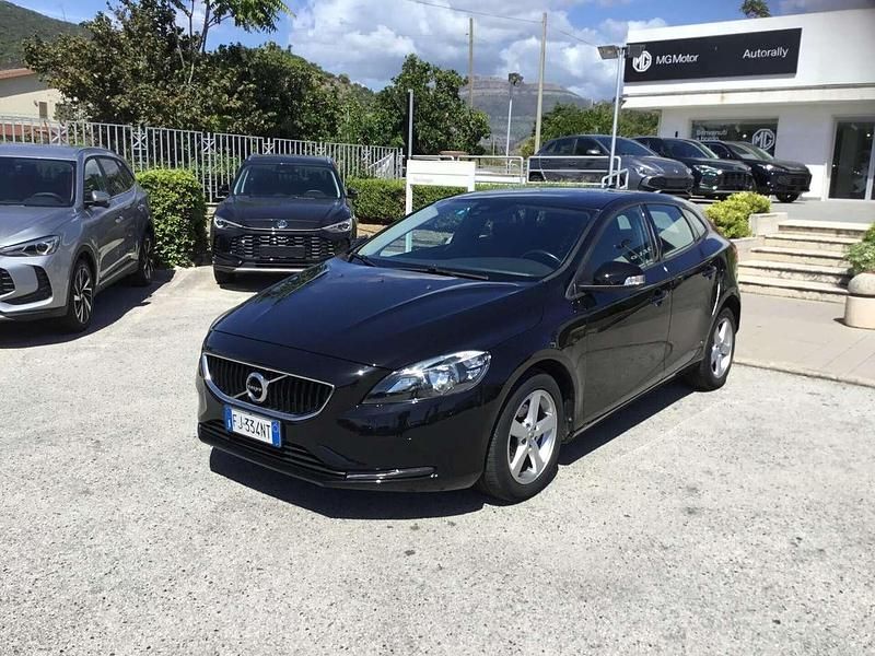 Nero Usata 2017 Volvo V40 Business Edition Station wagon | 12.700 € (Buon prezzo) - Immagine 1/4