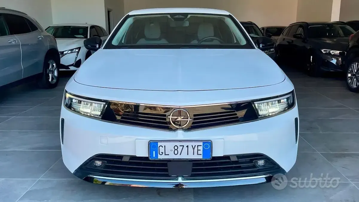 Usata Opel Astra Business Elegance 131 CV (96 kW) 2022 Bianco Utilitaria