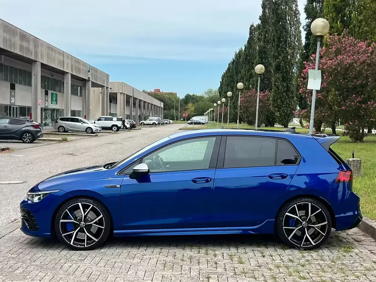 Usata VW Golf VIII R 320 CV (235 kW) 2021 Blu/azzurro Berlina