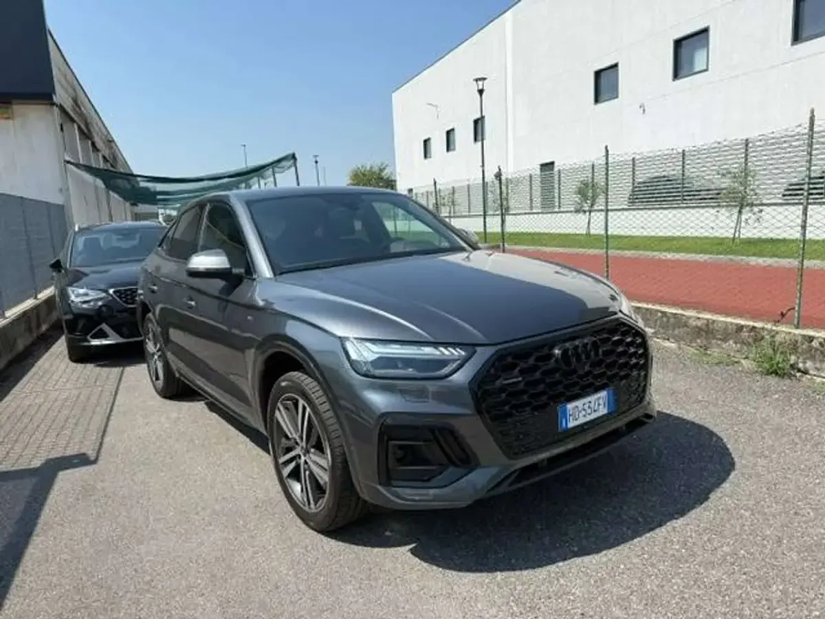 Usata Audi Q5 Sportback Ambiente 299 CV (219 kW) 2024 Grigio daytona perlato SUV