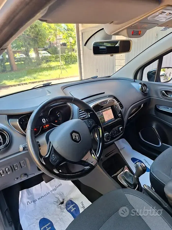 Usata Renault Captur Intens 90 CV (66 kW) 2015 Grigio SUV