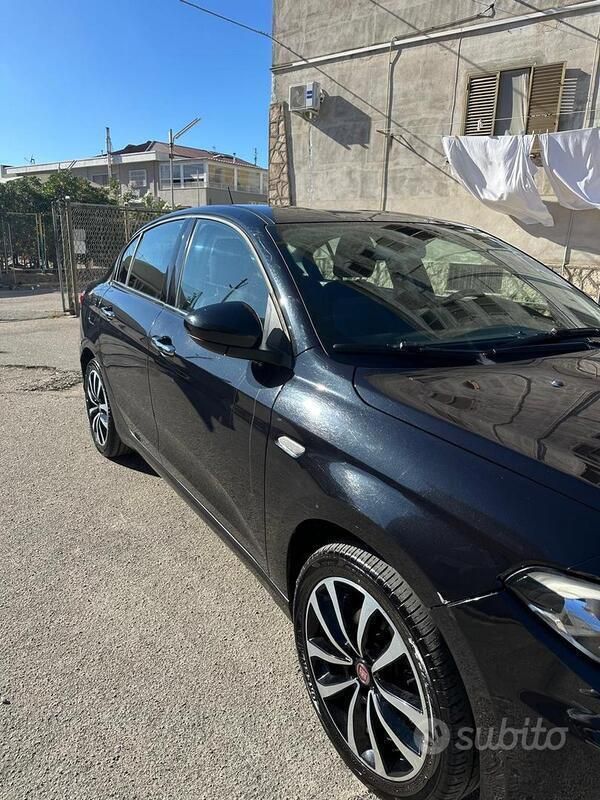 Usata Fiat Tipo Lounge 120 CV (88 kW) 2016 Nero Berlina