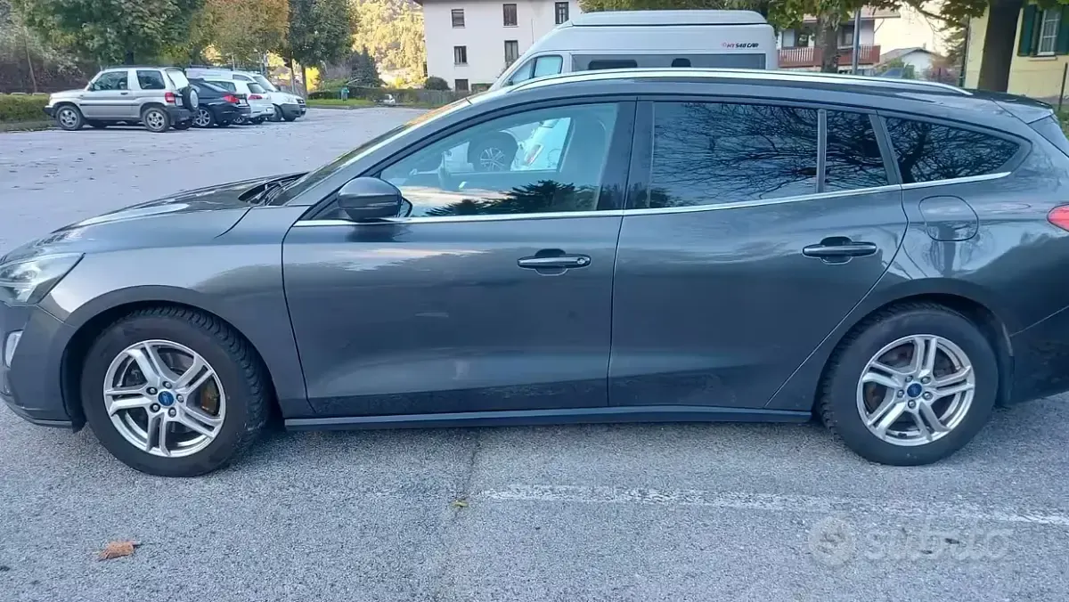 Usata Ford Focus 120 CV (88 kW) 2020 Grigio Station wagon