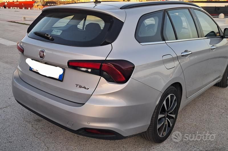 Usata Fiat Tipo 120 CV (88 kW) 2019 Grigio Station wagon