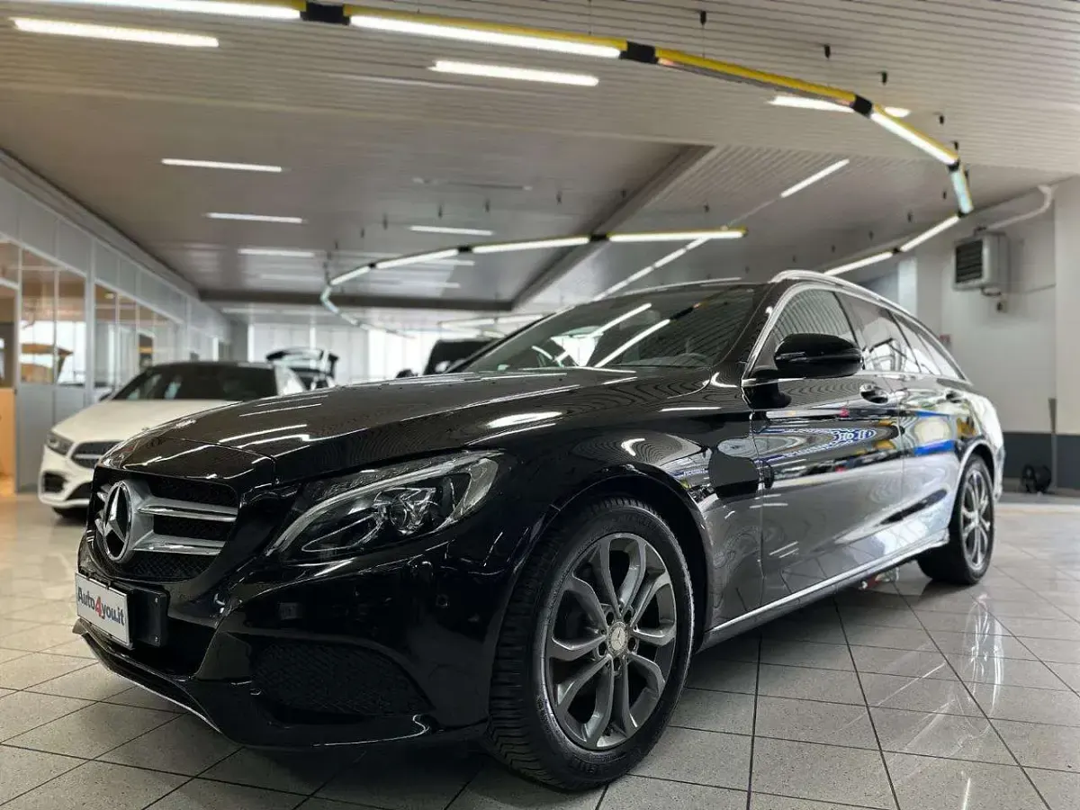 Begagnad Mercedes C180 Avantgarde 156 HK (114 kW) 2015 Svart Kombi