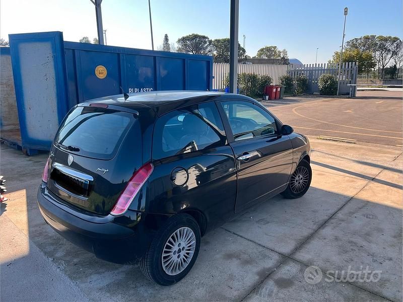Usata Lancia Ypsilon 75 CV (55 kW) 2005 Nero Utilitaria