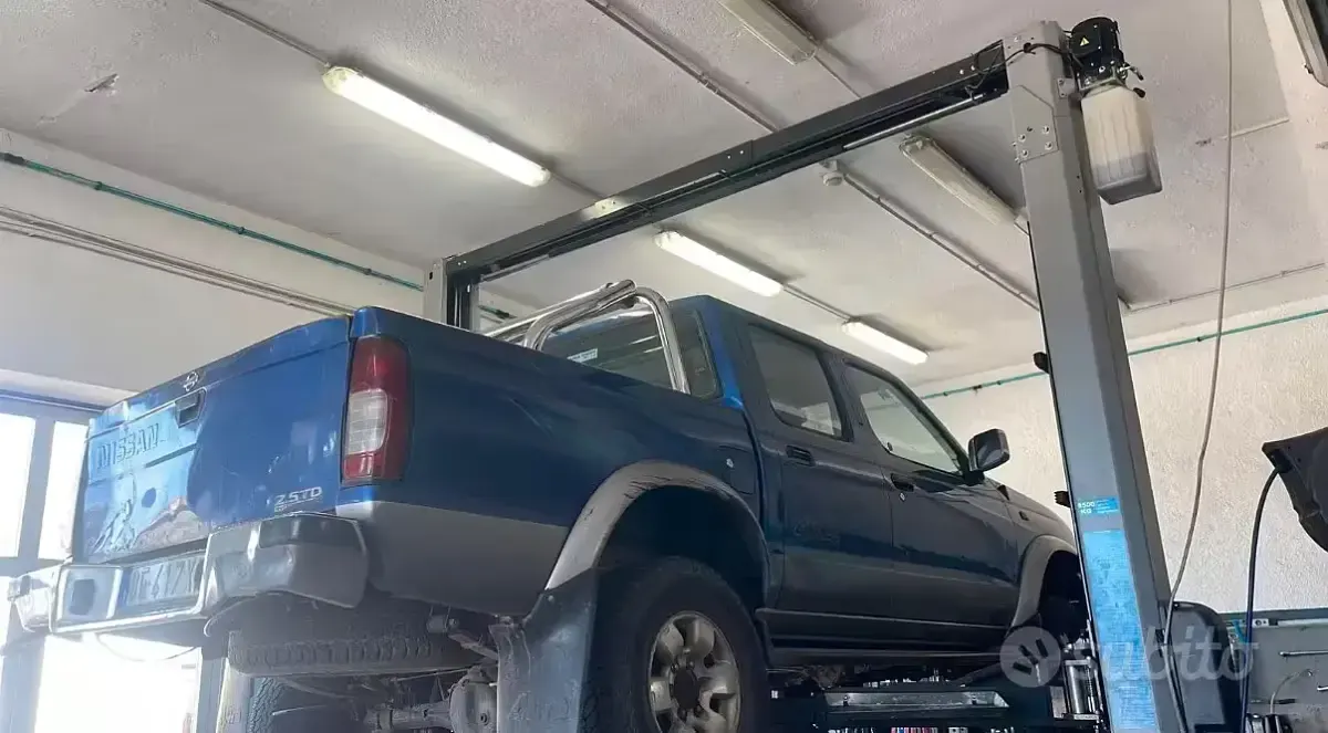 Usata Nissan Navara 104 CV (76 kW) 1999 Bluazzurro Pick-up
