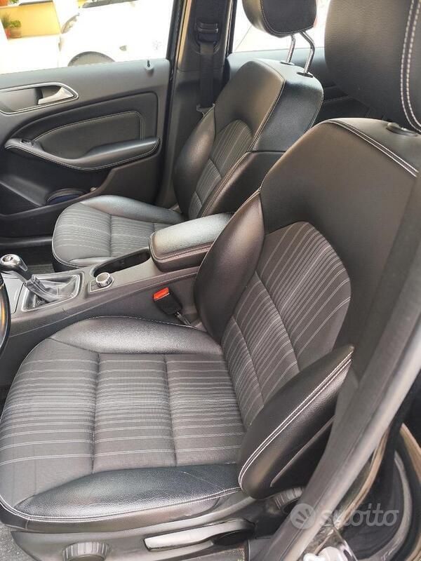 Käytetty Mercedes B200 136 HP (100 kW) 2014 Musta Tila-auto