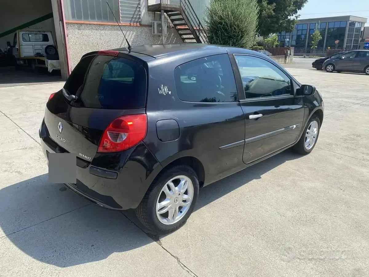 Usata Renault Clio 75 CV (55 kW) 2007 Nero Utilitaria