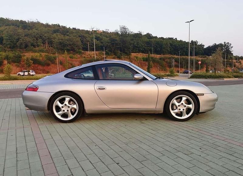 Usata Porsche 911 Carrera 4 300 CV (220 kW) 2000 Argento Coupé