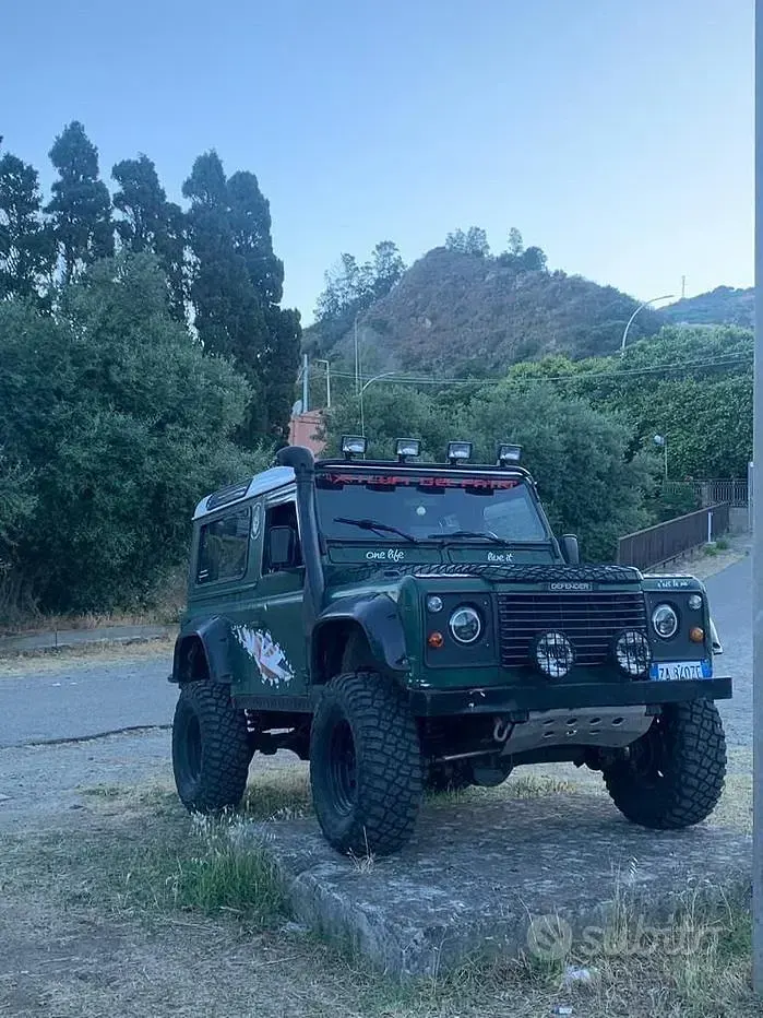 Usata Land Rover Defender 86 CV (63 kW) 2009 Verde SUV