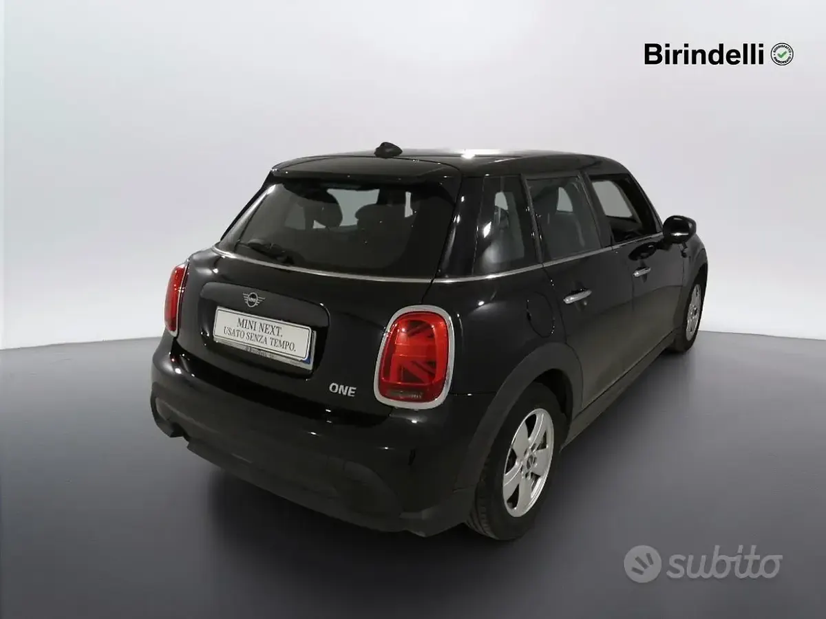 Usata Mini ONE Essential 102 CV (75 kW) 2021 Midnight black metallizzato Utilitaria