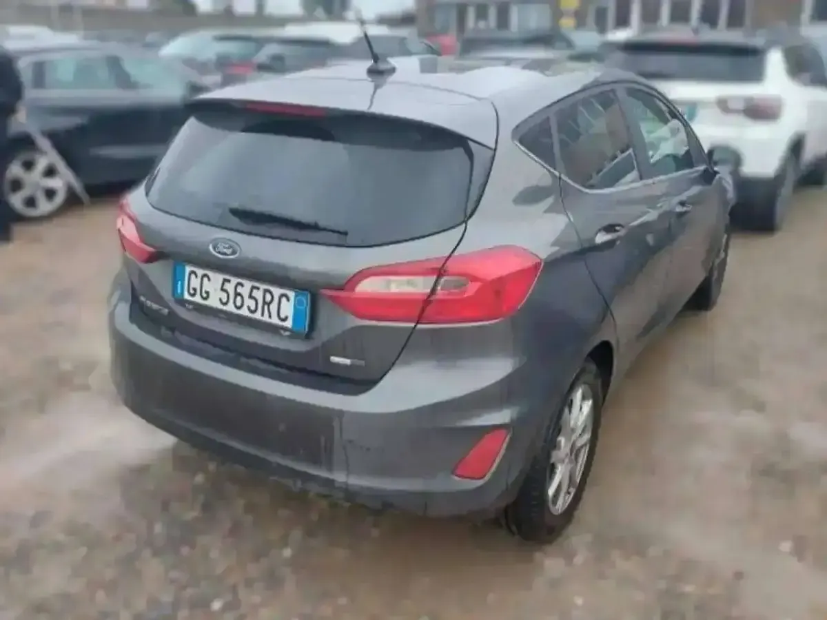 Usata Ford Fiesta Titanium 125 CV (91 kW) 2021 Grigio Utilitaria