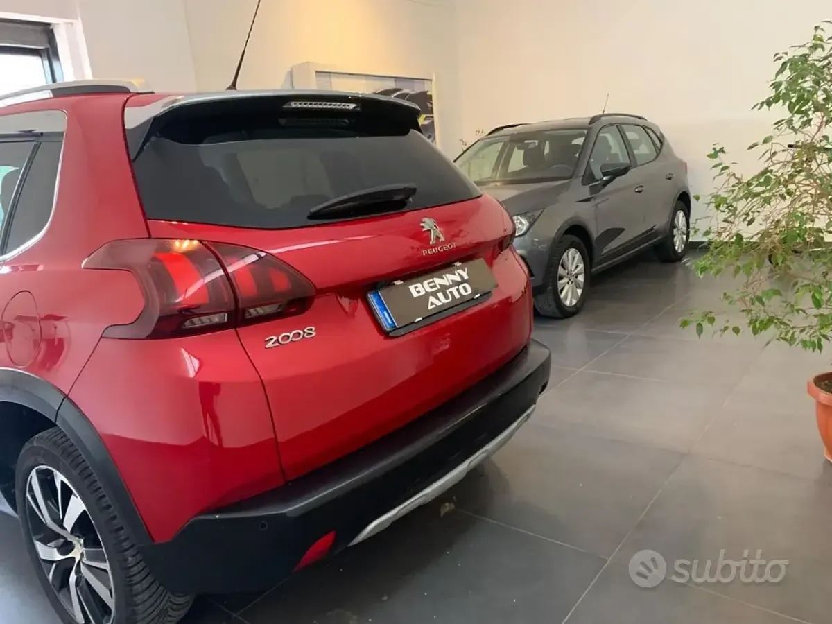 Usata Peugeot 2008 Allure 99 CV (72 kW) 2017 Rosso SUV