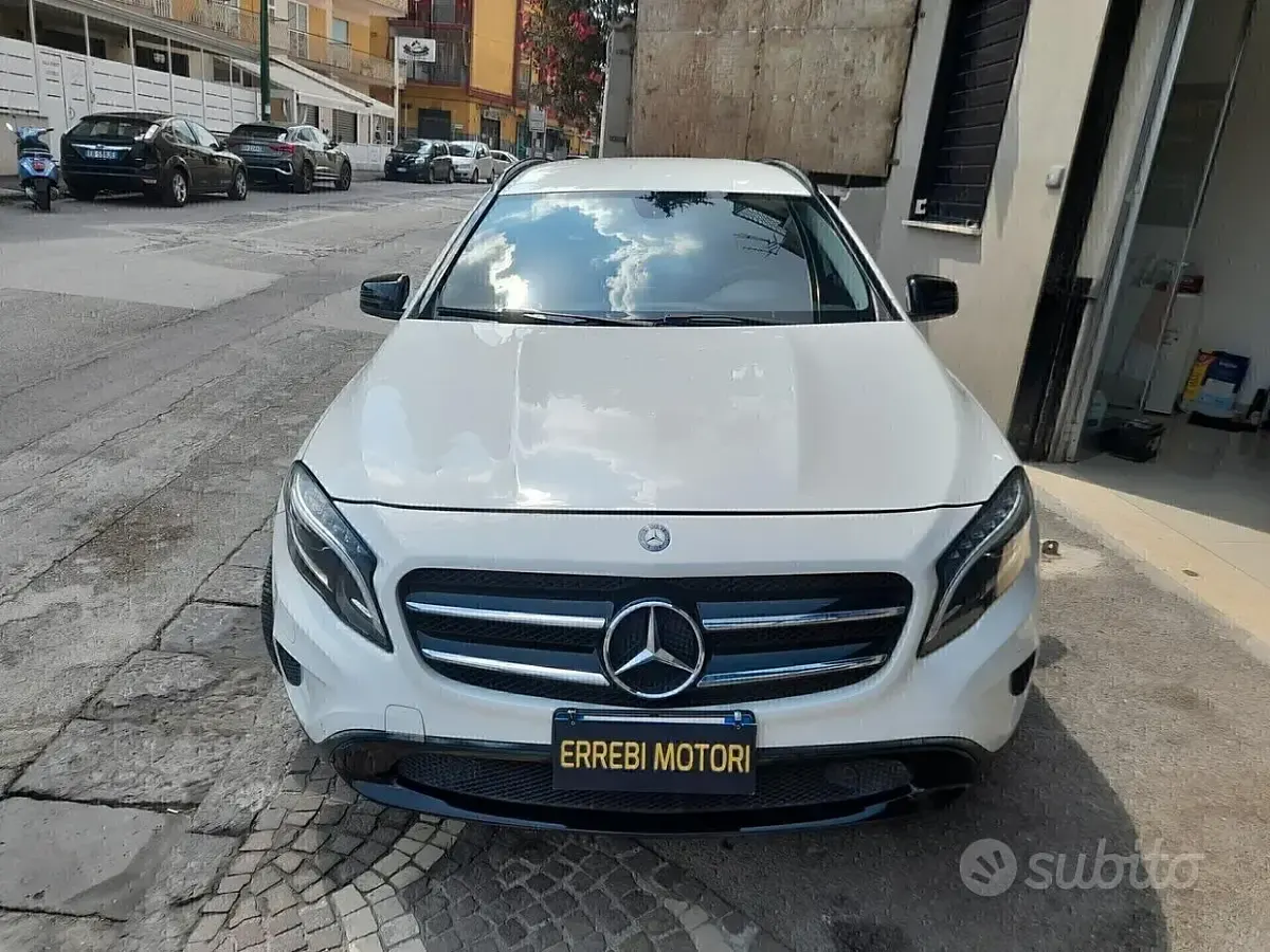 Usata Mercedes GLA180 Premium 109 CV (80 kW) 2015 Bianco SUV
