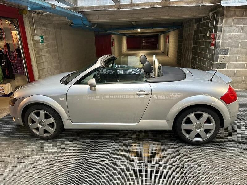 Usata Audi TT Roadster 149 CV (109 kW) 2001 Grigio Cabrio