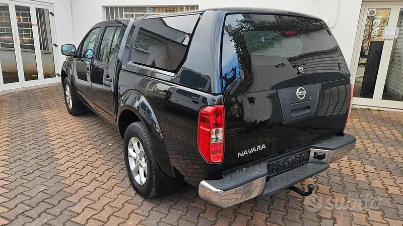 Usata Nissan Navara 190 CV (139 kW) 2014 Nero Pick-up