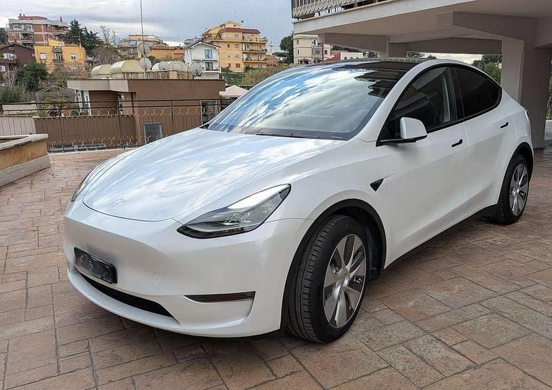 Bianco Usata 2023 Tesla Model Y SUV | 36.000 € (Buon prezzo) - Immagine 1/4