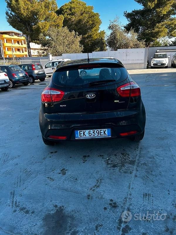 Usata Kia Rio EX 89 CV (65 kW) 2012 Nero Berlina