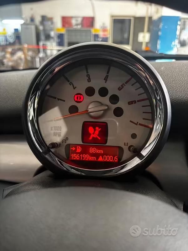 Usata Mini Cooper D 109 CV (80 kW) 2007 Nero Utilitaria