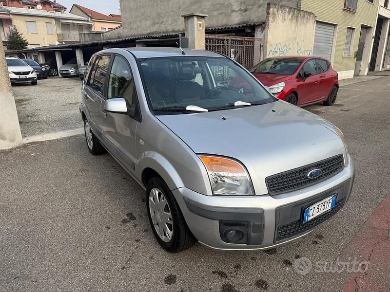 Usata Ford Fusion 89 CV (65 kW) 2006 Grigio Berlina