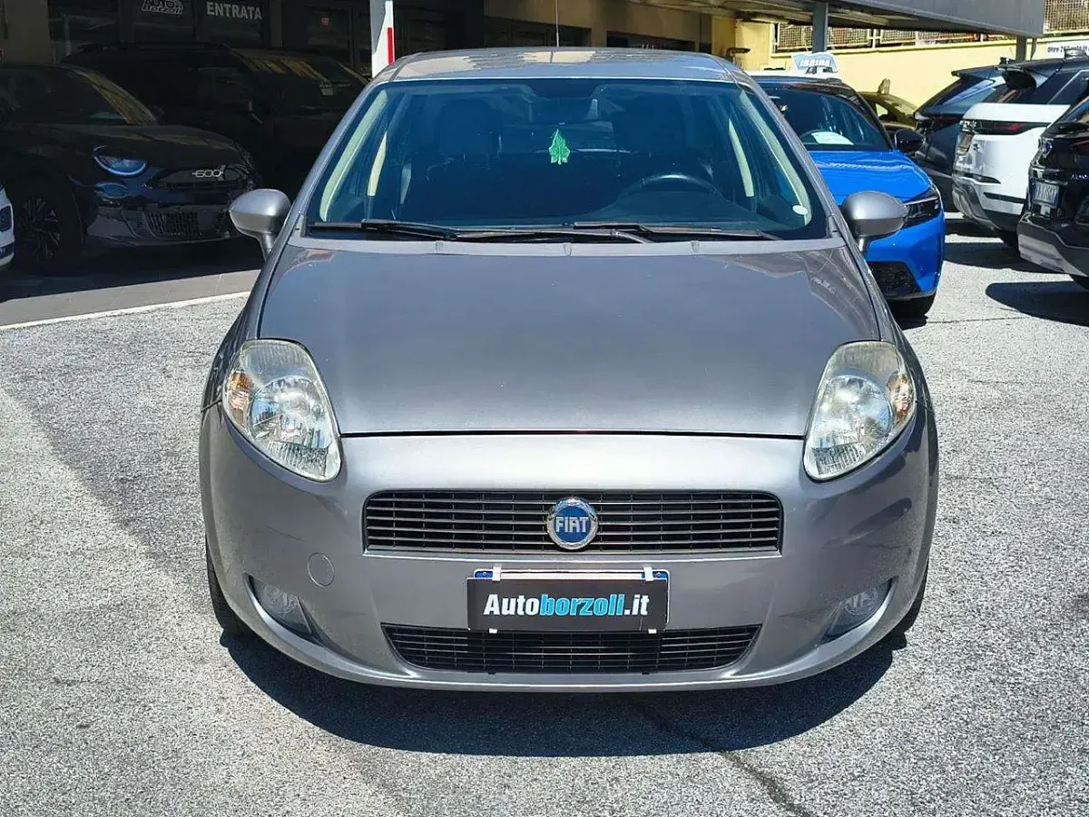 Usata Fiat Grande Punto Dynamic 120 CV (88 kW) 2008 Grigio metallizzato Utilitaria