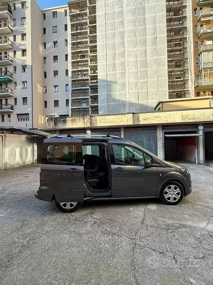 Usata Ford Tourneo Courier 101 CV (74 kW) 2019 Monovolume